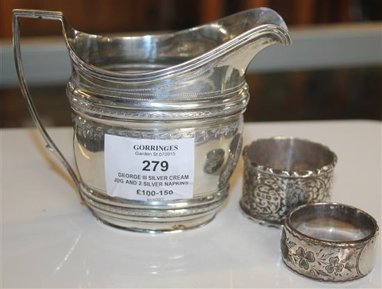 George III silver cream jug and 2 silver napkins rings